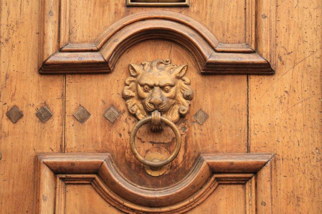 Rue Cardinale, Aix-en-Provence (opposite to the really old, medieval city; an area built in the 17th and 18th centuries)