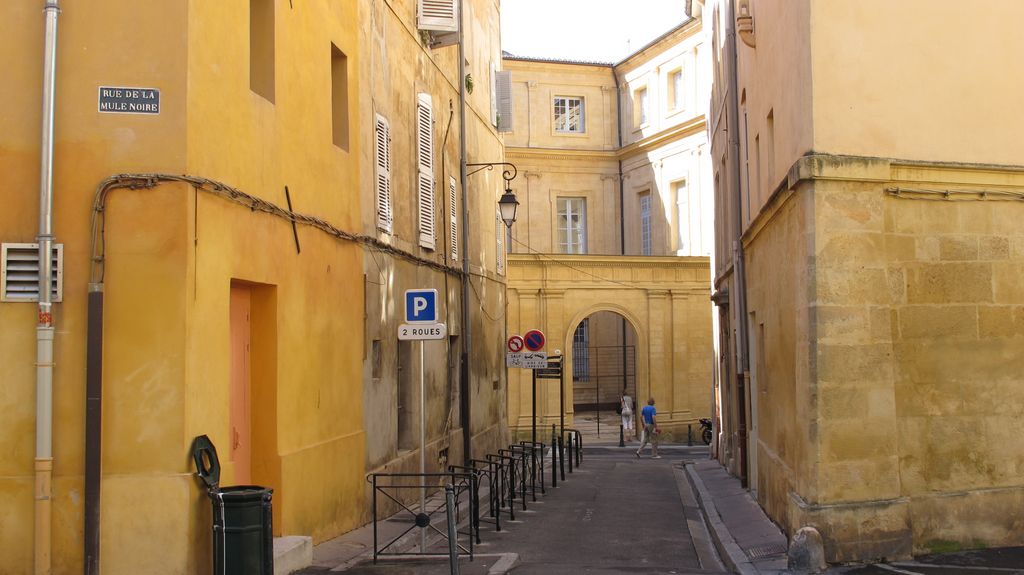 Small streets in Aix, behind the Main Court building