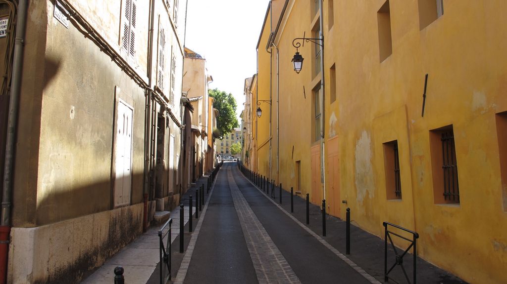 Small streets in Aix, behind the Main Court building