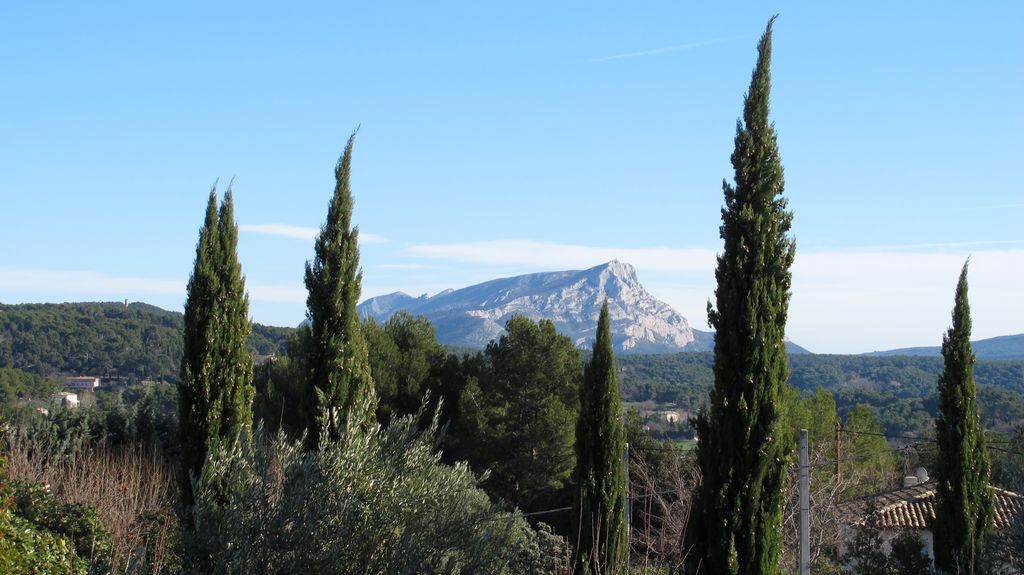 View of the area around Aix-en-Provence, in January lights...