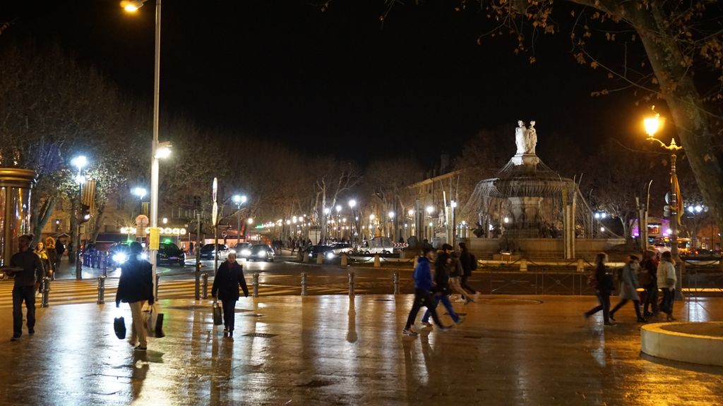 Centre of Aix-en-Provence at night