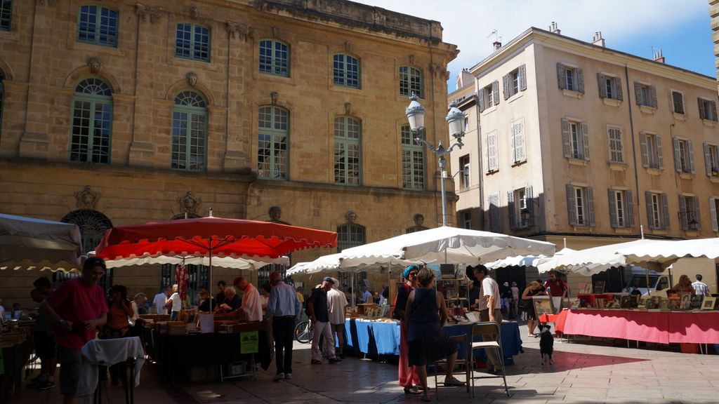 Every first Sunday of the month there is a book market at one of the central places of Aix-en-Provence…