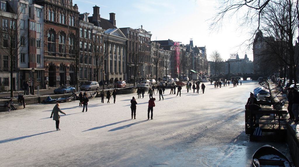 Incredible winter in Amsterdam... (Kloveniersburgwal)