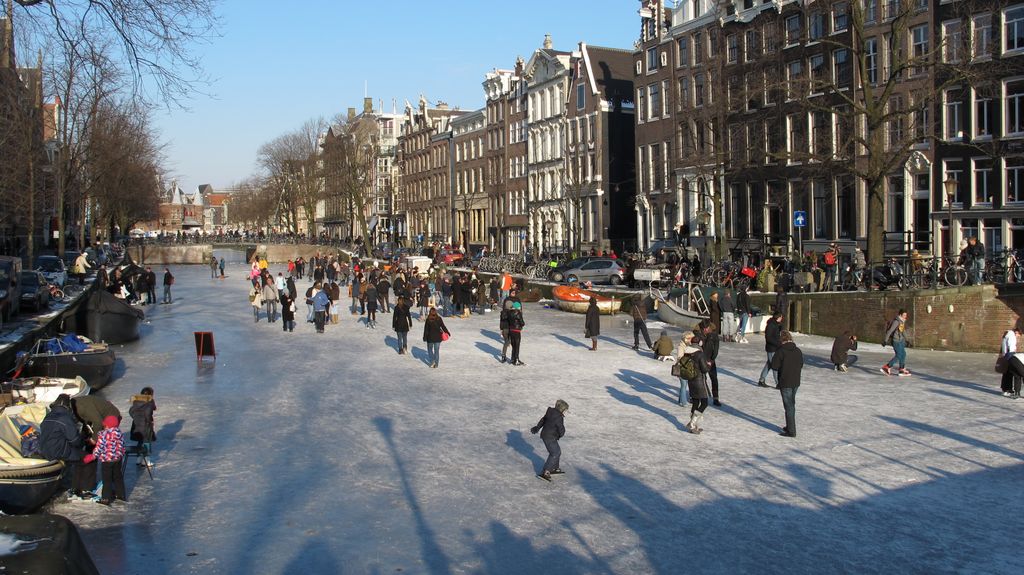 Incredible winter in Amsterdam... (Kloveniersburgwal)