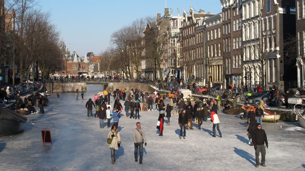 Incredible winter in Amsterdam... (Kloveniersburgwal)