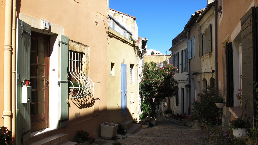Arles