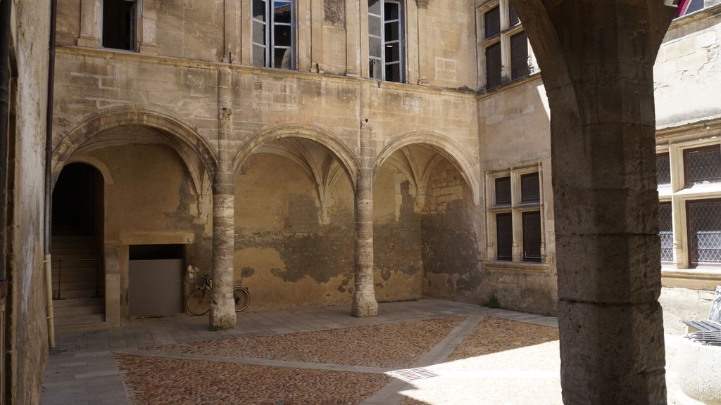 A small mediaval building in Arles