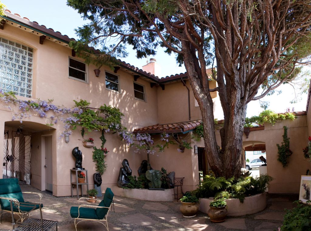 A small gallery on Main Street, in a small town of California