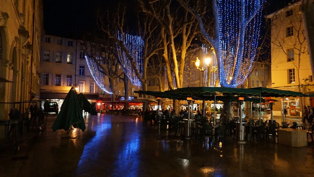 Centre of Aix-en-Provence at night