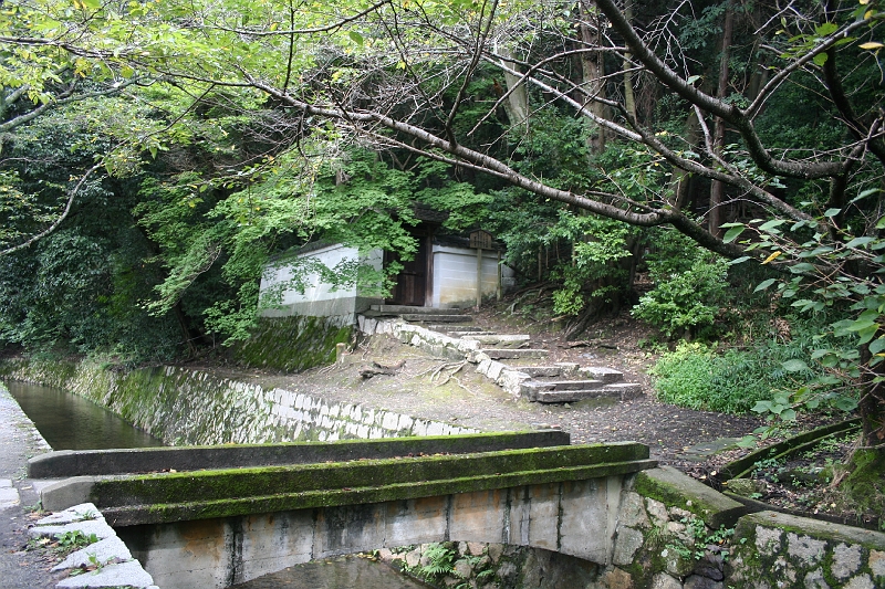 IMG_1861.jpg - Tetsugaku-no-michi Street, the "philosophers' path" along the small river