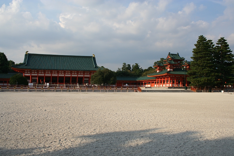 IMG_2352.jpg - Heian Shrine in the evening lights