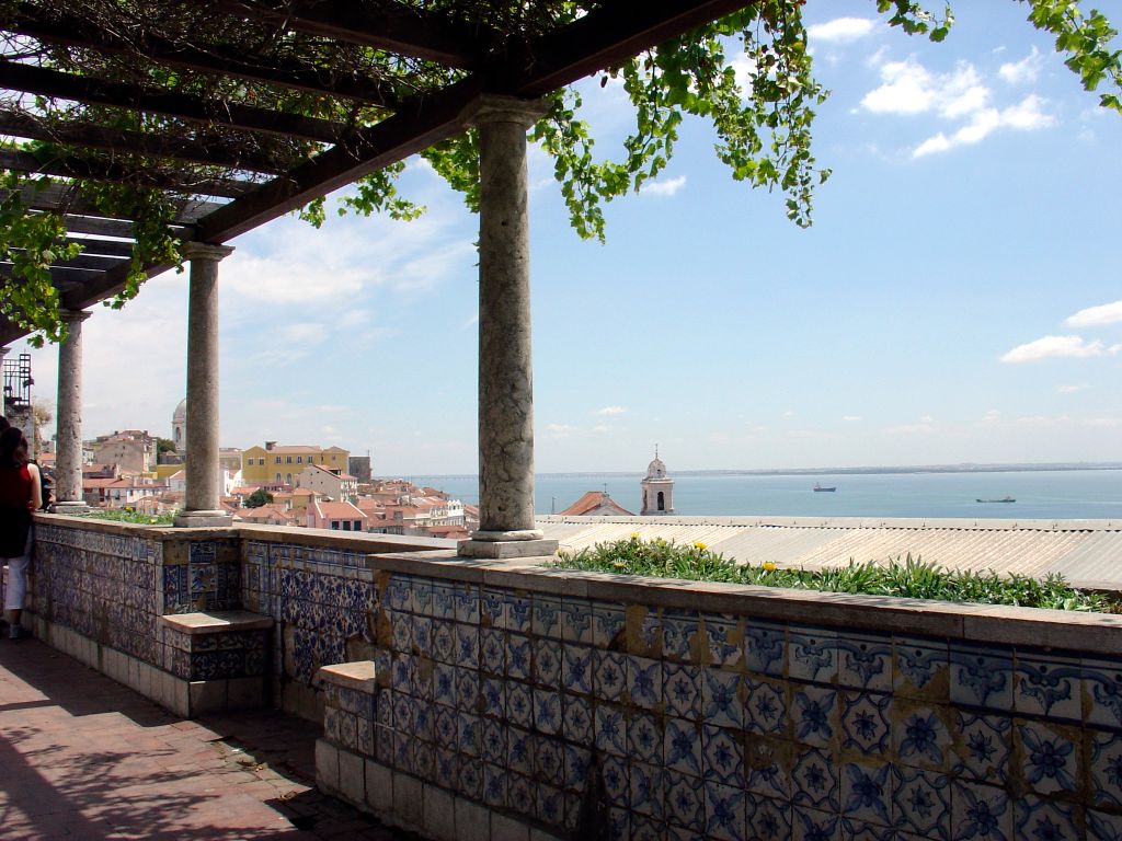 Miradouro Santa Lucia, overlooking the river over Alfama