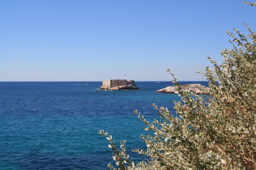 Along the seaside road of Marseille (