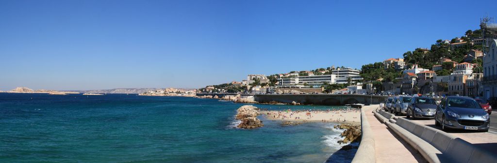 Along the seaside road of Marseille (