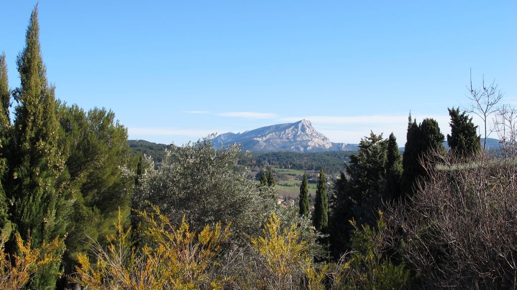 View of the area around Aix-en-Provence, in January lights...