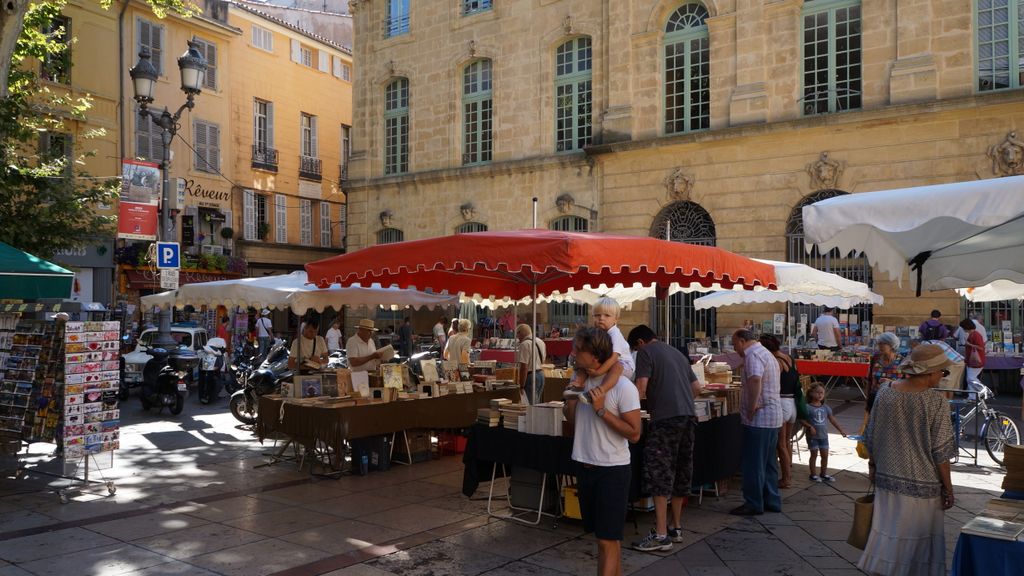 Photo: Second hand bookmarket in Aix-en-Provence