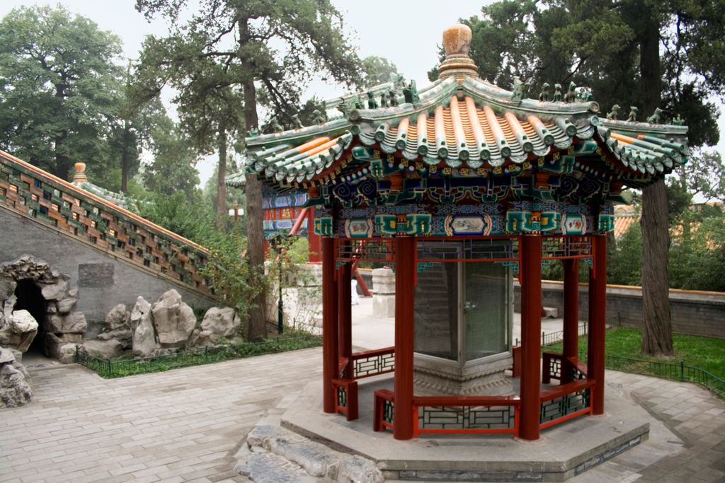 Beijing, Beiha park,  island of the White Dagoba
