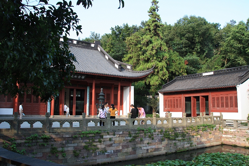 cimg_2055.jpg - Temple of General Yuefei, Hangzhou, China
