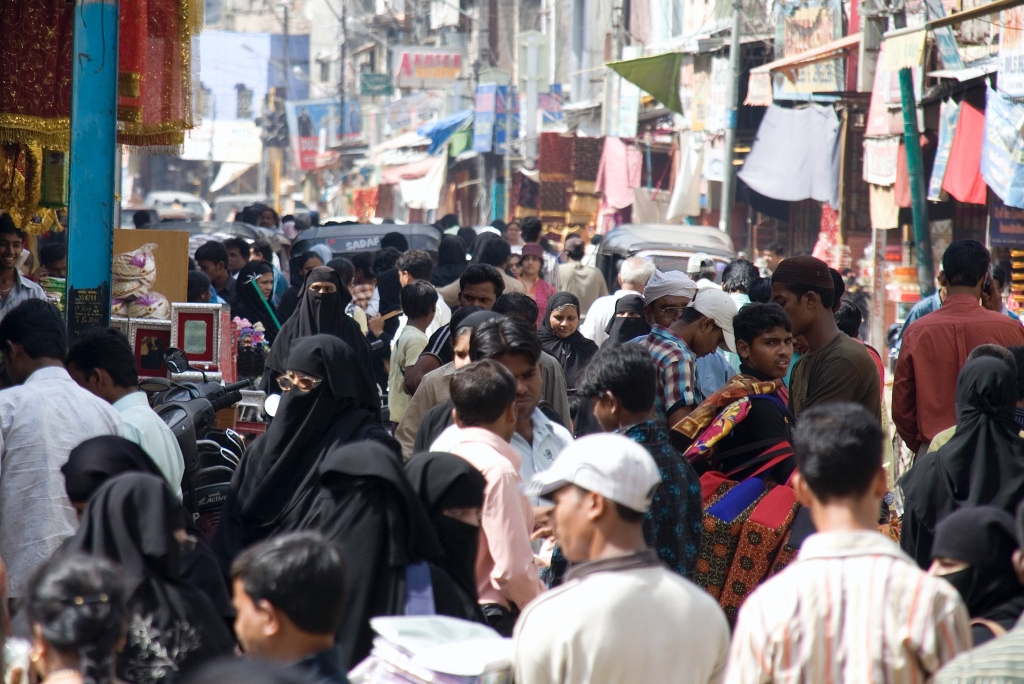 cimg_0775.jpg - Streets around Charminar, Hyderabad