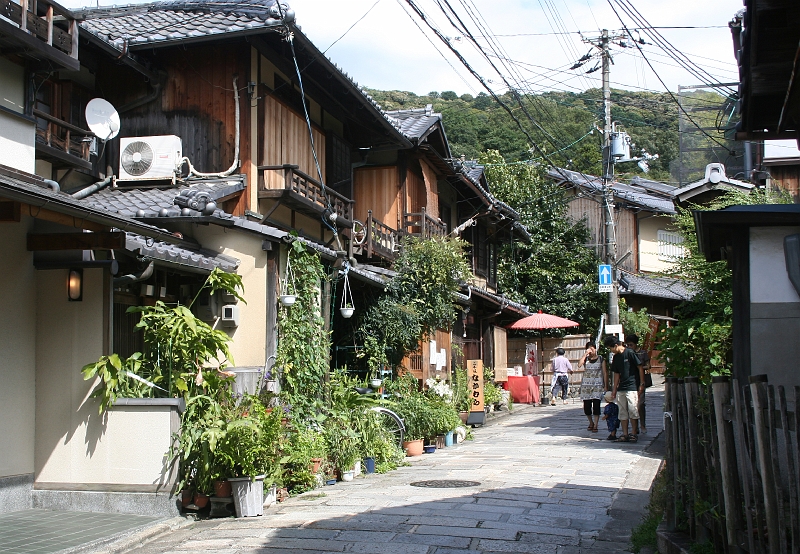 IMG_1368.jpg - Small streets around the Kiyomizu Dera Temple