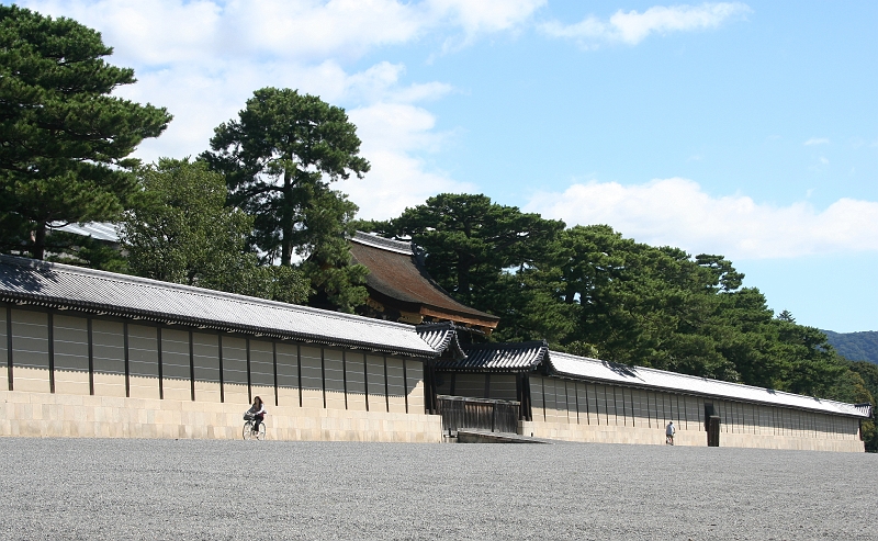 IMG_1499.jpg - The wall surrounding the Imperial Palace itself