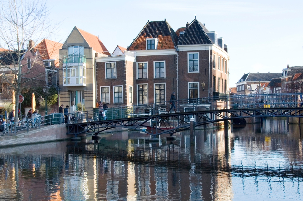 cimg_0974.jpg - Leiden, view of the Galgewater, from Vismarkt