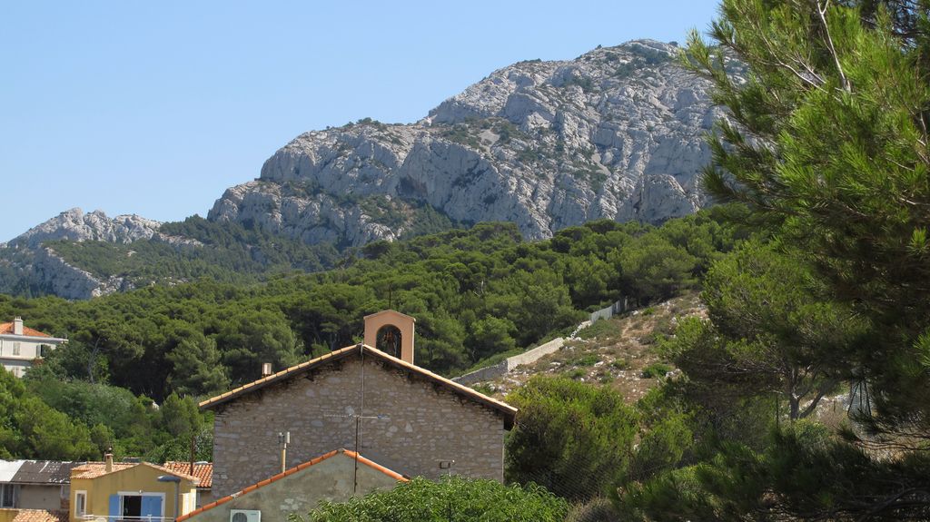 At the outskirts of Marseille (Montredon)