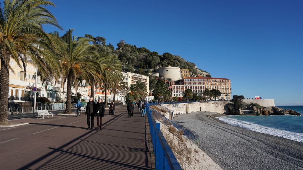 Seashore at Nice, with the old city at the background
