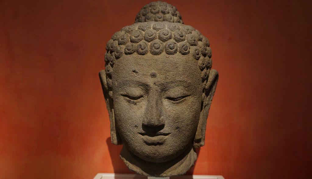 Photo: Head of Buddha, Indonesia; The Art Institutes, Chicago